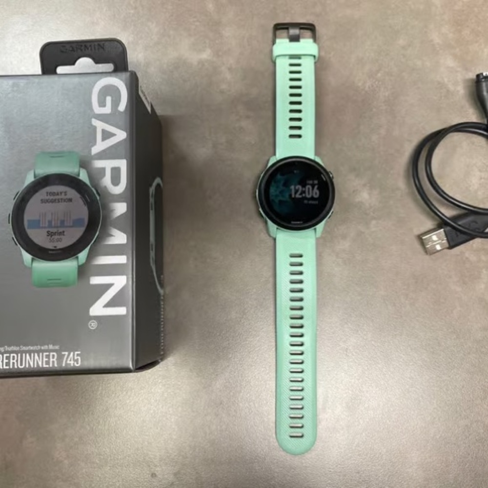 Garmin Forerunner 745 in Light Green